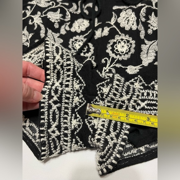 Urban Outfitters Ecote Embroidered Shorts - Picture 10 of 10